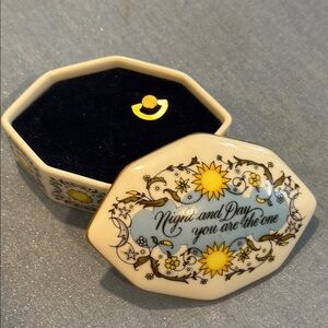 Floral Music Box with Sunflower Design Japan Kate Lloyd James 1983